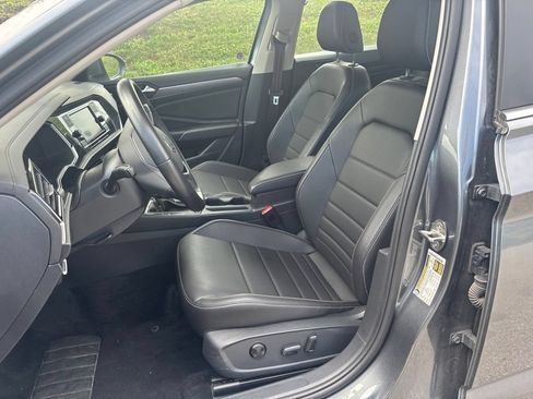Used 2024 Volkswagen Jetta SE FWD image 6