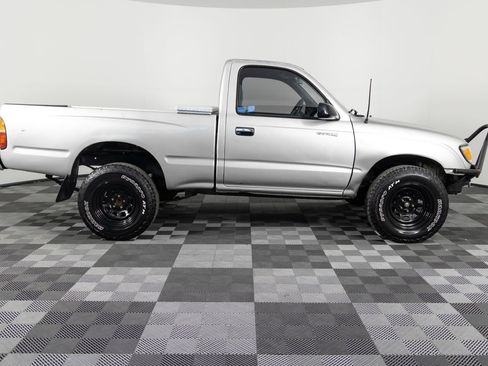 Used 2000 Toyota Tacoma 2WD Regular Cab image 9