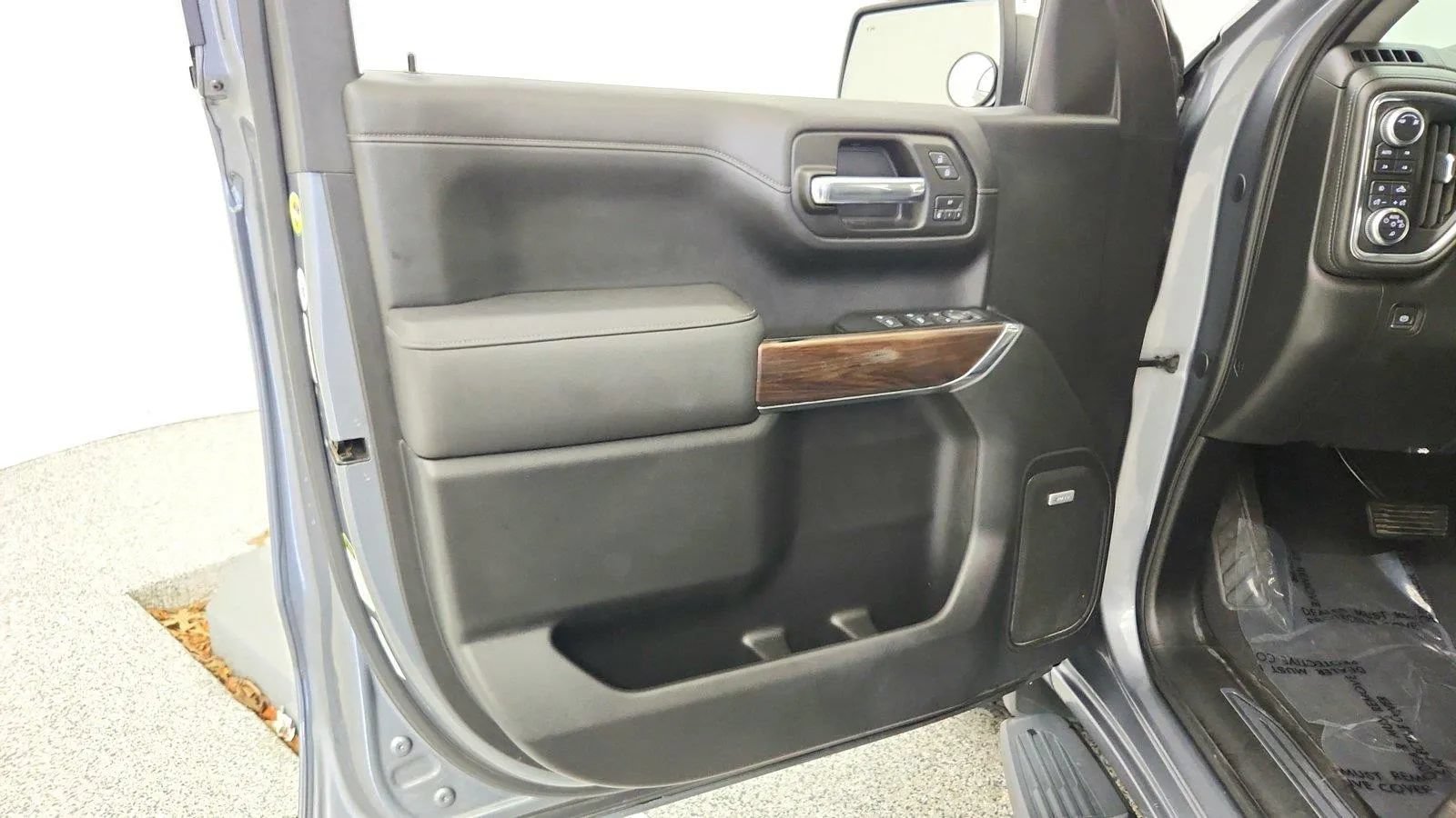 Used 2019 GMC Sierra 1500 SLT w/ SLT Premium Plus Package AWD/4WD image 29