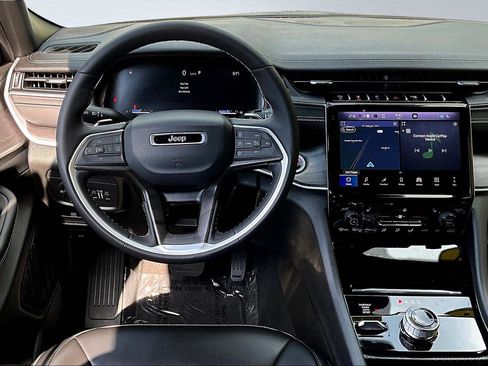 Certified 2024 Jeep Grand Cherokee Limited image 5