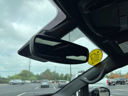 Used 2025 Chrysler Pacifica Limited FWD image 45