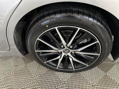 Used 2024 Toyota Camry SE image 9