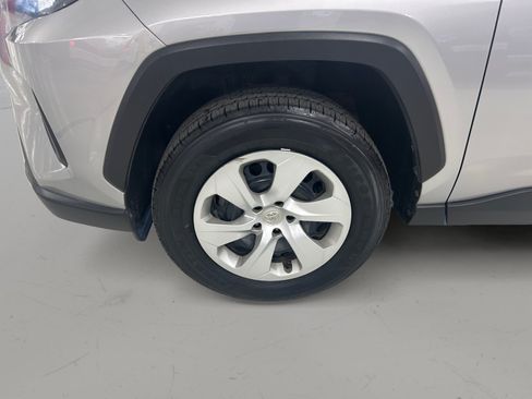 Used 2020 Toyota RAV4 LE FWD image 9