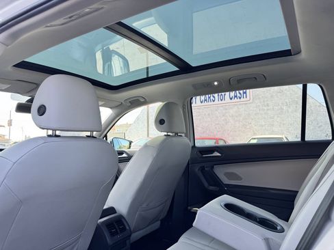 Used 2020 Volkswagen Tiguan SE w/ Panoramic Sunroof Package FWD image 30