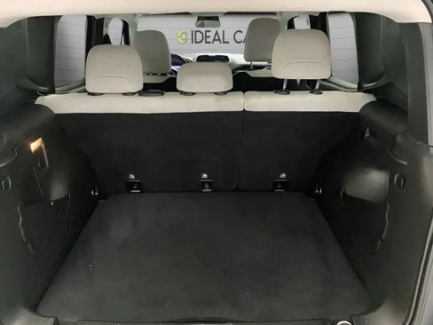 Used 2021 Jeep Renegade Latitude FWD image 13