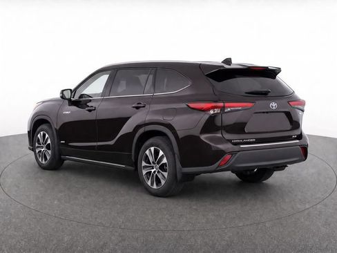 Used 2020 Toyota Highlander XLE AWD/4WD image 7