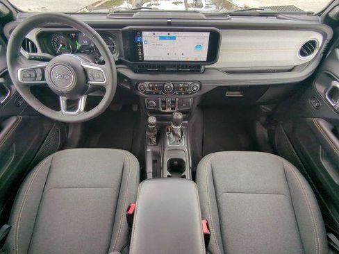 Certified 2025 Jeep Wrangler Unlimited Sahara w/ Safety Group image 17