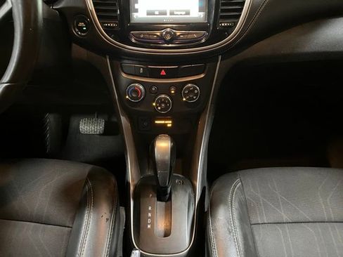 Used 2017 Chevrolet Trax LT w/ LT Convenience Package AWD/4WD image 23