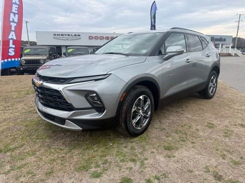 Used 2024 Chevrolet Blazer LT image 3