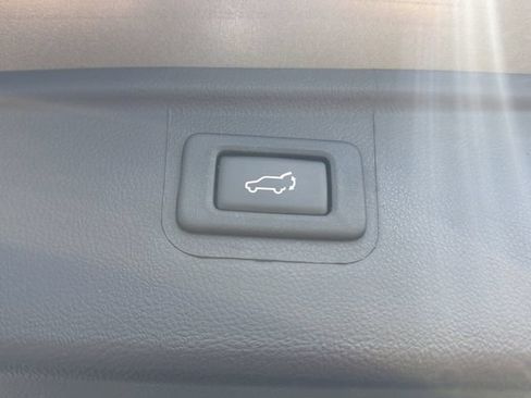 Used 2018 Subaru Outback 2.5i Limited AWD/4WD image 32