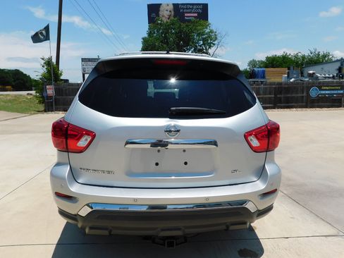 Used 2018 Nissan Pathfinder SL image 7