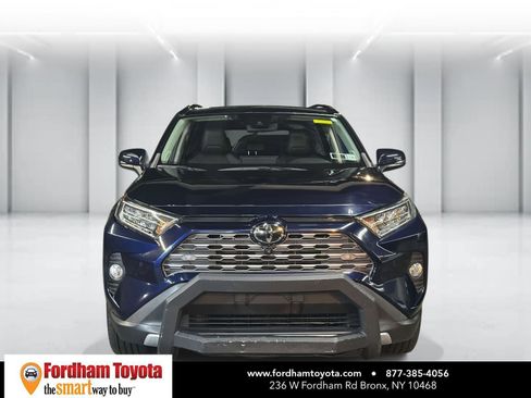Used 2020 Toyota RAV4 Limited image 2