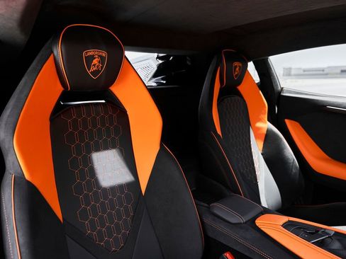 Used 2024 Lamborghini Revuelto AWD/4WD image 46
