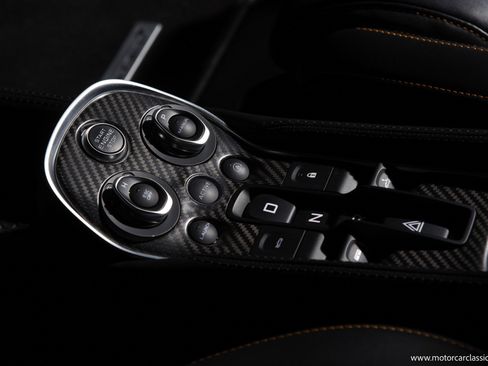 Used 2020 McLaren 570S Spider image 35