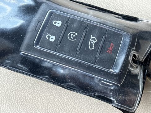 Used 2025 Jeep Grand Cherokee Limited w/ Luxury Tech Group II image 35