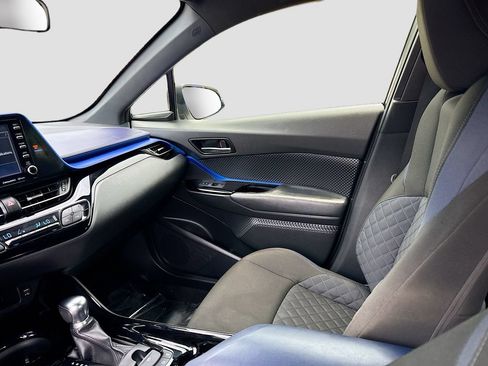 Used 2021 Toyota C-HR XLE FWD image 22