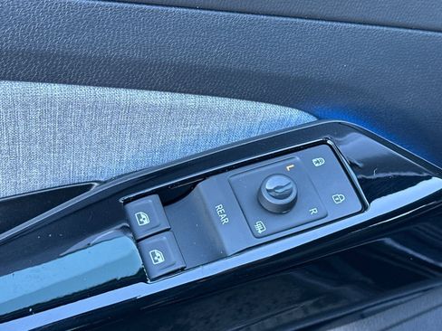 Used 2023 Volkswagen ID.4 Pro image 11