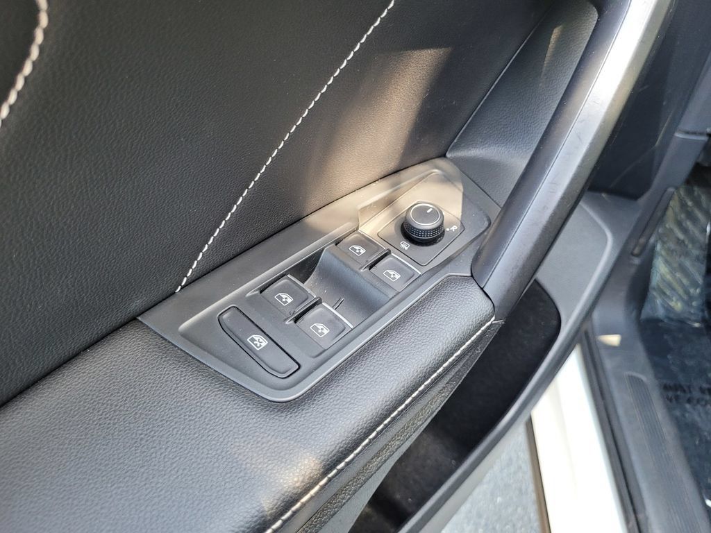 Used 2023 Volkswagen Tiguan SE AWD/4WD image 26