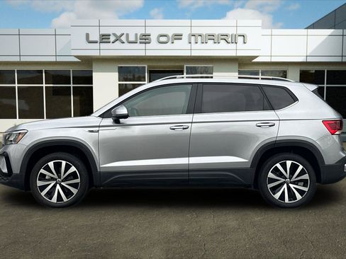 Used 2023 Volkswagen Taos SE image 2