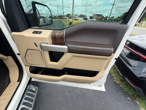Used 2018 Ford F150 Lariat w/ Equipment Group 502A Luxury AWD/4WD image 22