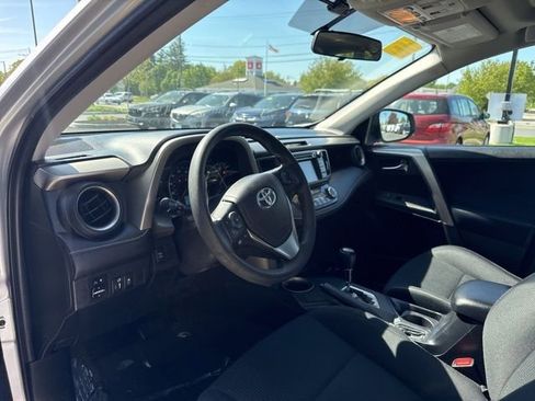 Used 2015 Toyota RAV4 XLE AWD/4WD image 9