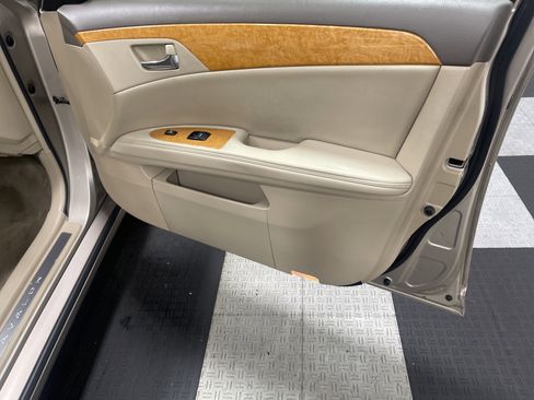 Used 2005 Toyota Avalon XLS image 23
