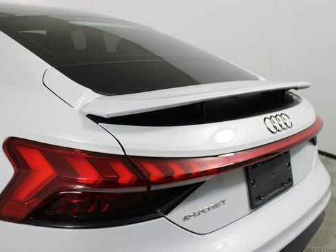 Used 2023 Audi e-tron GT Premium Plus image 40