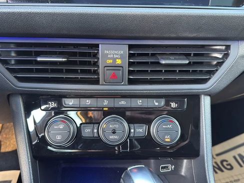 Used 2019 Volkswagen Jetta SEL Premium image 24