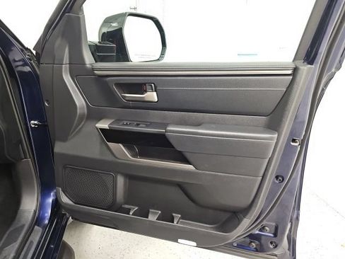Used 2025 Toyota Tundra Limited AWD/4WD image 37