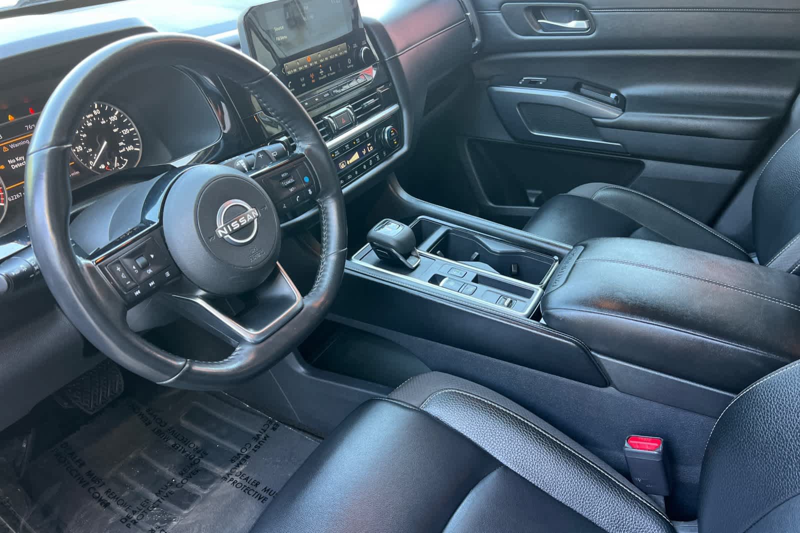 Used 2025 Nissan Pathfinder SL FWD image 12