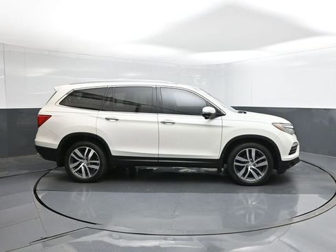 Used 2017 Honda Pilot Touring image 14