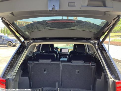 Used 2024 Volkswagen Atlas SE FWD image 10