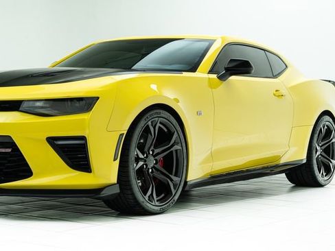 Used 2018 Chevrolet Camaro SS RWD image 9