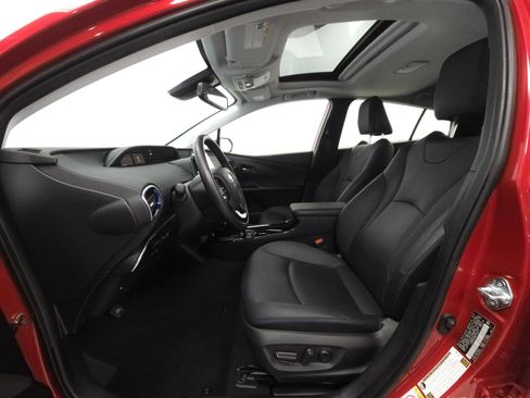 Used 2021 Toyota Prius Limited w/ Premium Convenience Package image 4