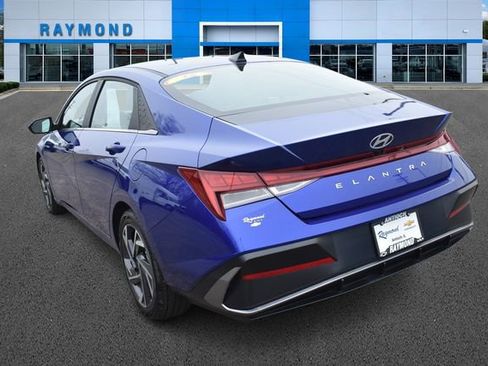 Used 2025 Hyundai Elantra SEL FWD image 6