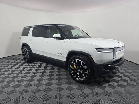 Used 2024 Rivian R1S Adventure AWD/4WD image 7