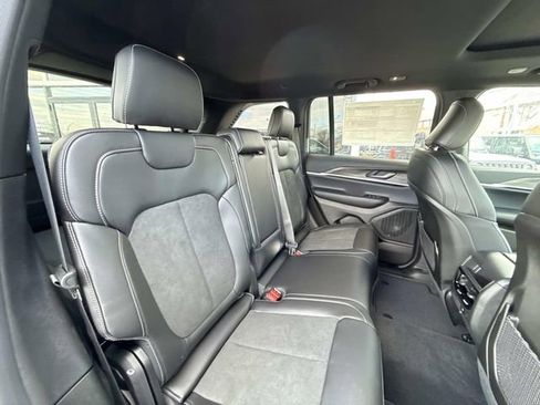 New 2026 Jeep Grand Cherokee Altitude AWD/4WD image 36