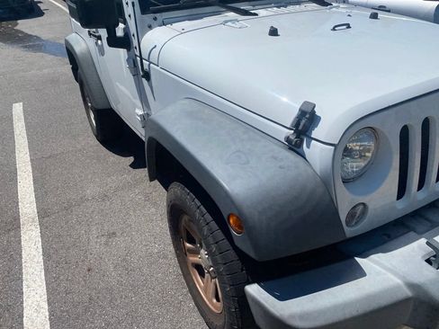 Used 2017 Jeep Wrangler Sport AWD/4WD image 2