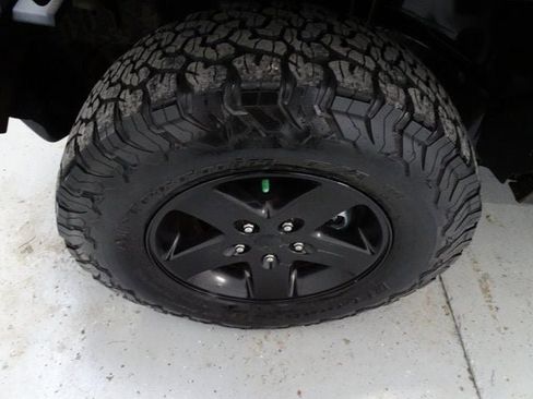 Used 2017 Jeep Wrangler Unlimited Sport image 23