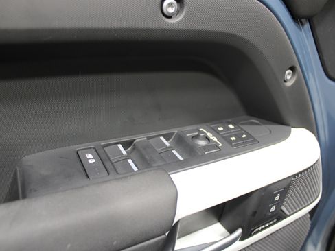 Used 2024 Land Rover Defender 110 S image 7