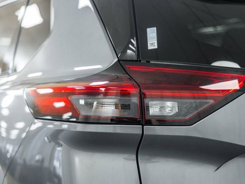 Used 2021 Nissan Rogue SV w/ Premium Package image 7