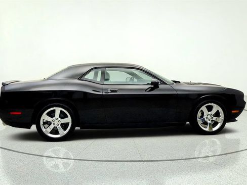 Used 2010 Dodge Challenger R/T RWD image 4