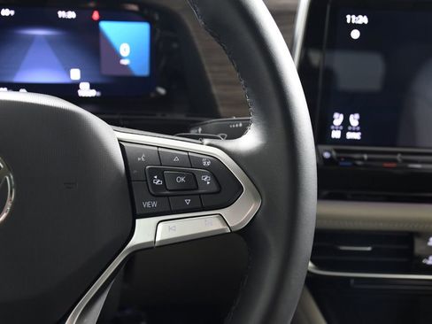 Used 2025 Volkswagen Atlas SEL Premium R-Line image 30