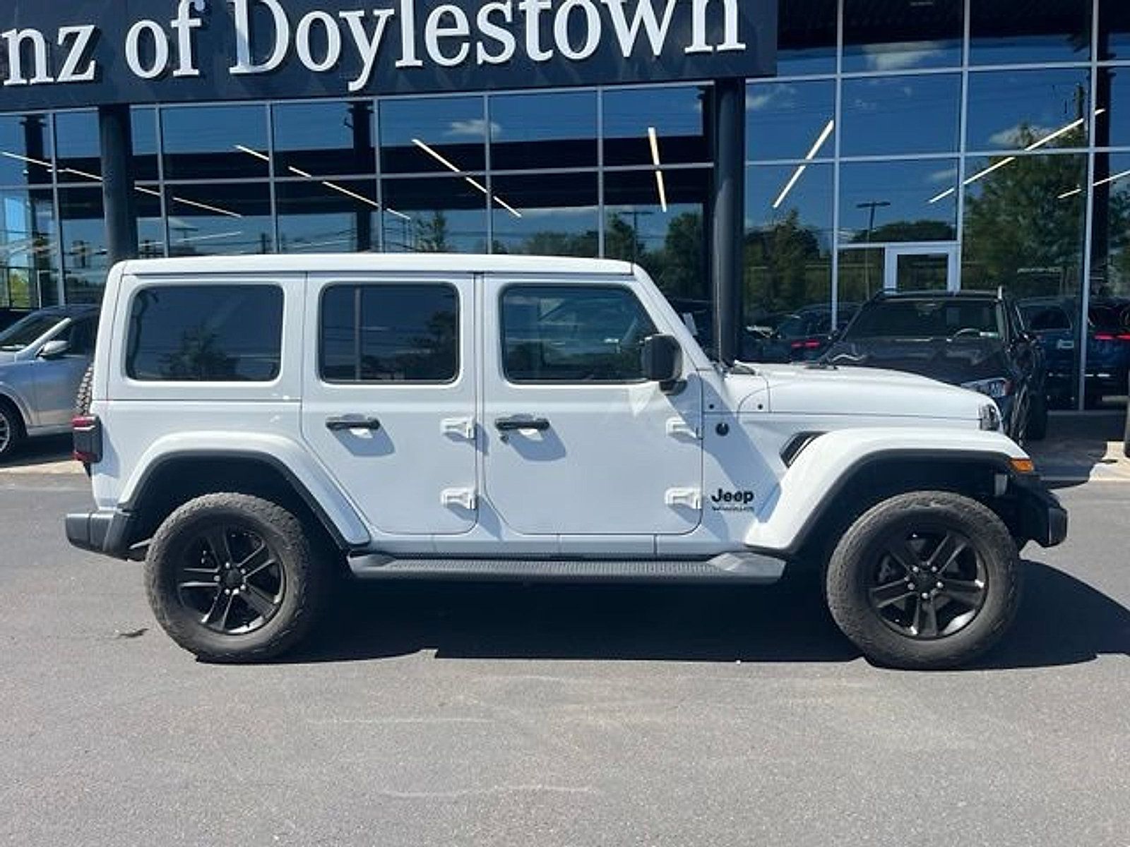 Used 2021 Jeep Wrangler Unlimited Sahara AWD/4WD image 8