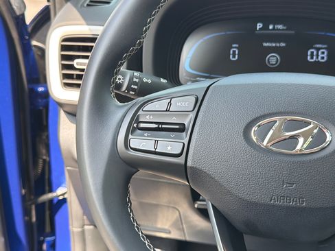Certified 2025 Hyundai Venue Limited FWD image 25