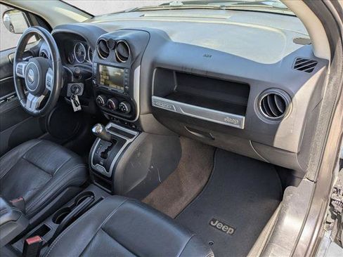 Used 2015 Jeep Compass High Altitude FWD image 18
