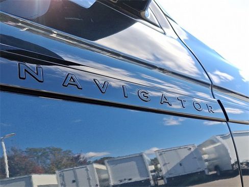 New 2025 Lincoln Navigator L Reserve w/ Jet Appearance Package image 11