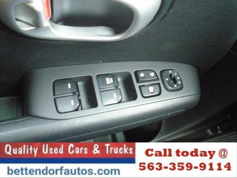 Used 2016 Kia Soul FWD image 18