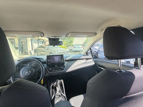 Used 2021 Toyota Corolla LE image 19