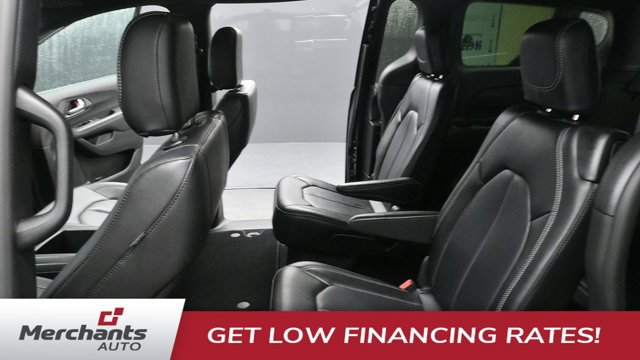 Used 2025 Chrysler Pacifica Select FWD image 23